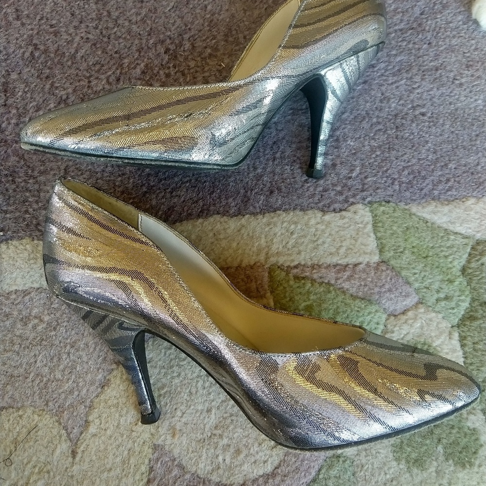 Vintage 1980s New Wave Silver Pumps, 7.5